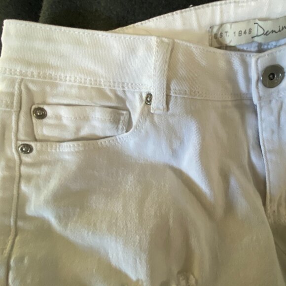 EUC Est 1948 Denim Distressed White stretch Jeans~8 - Picture 10 of 12